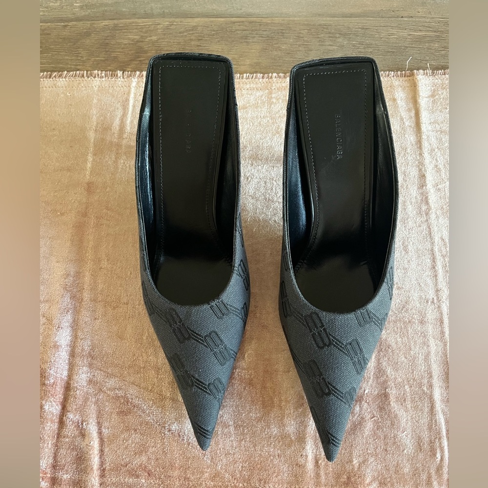 Balenciaga size 37. Brand new. Never worn. Sized up & they are too big for me